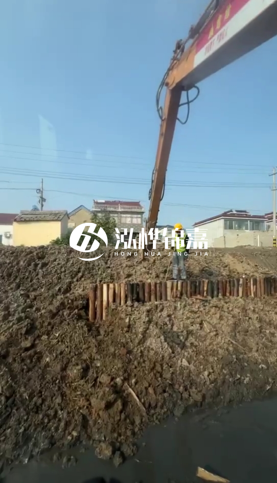 南陽挖機打木樁專業(yè)施工-打防汛木樁時選用多粗的木樁為宜？