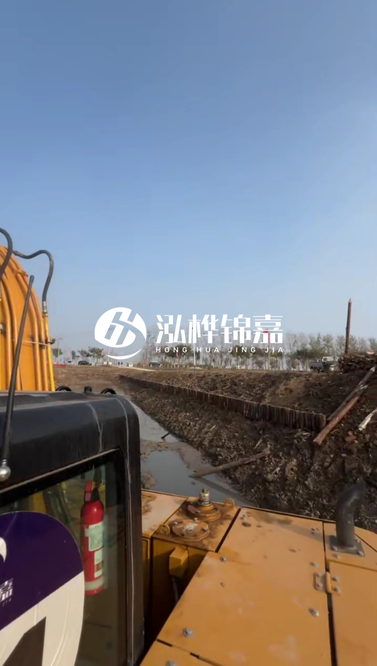 三門峽挖機打木樁專業(yè)施工-松木樁打樁木價格含運輸成本嗎？