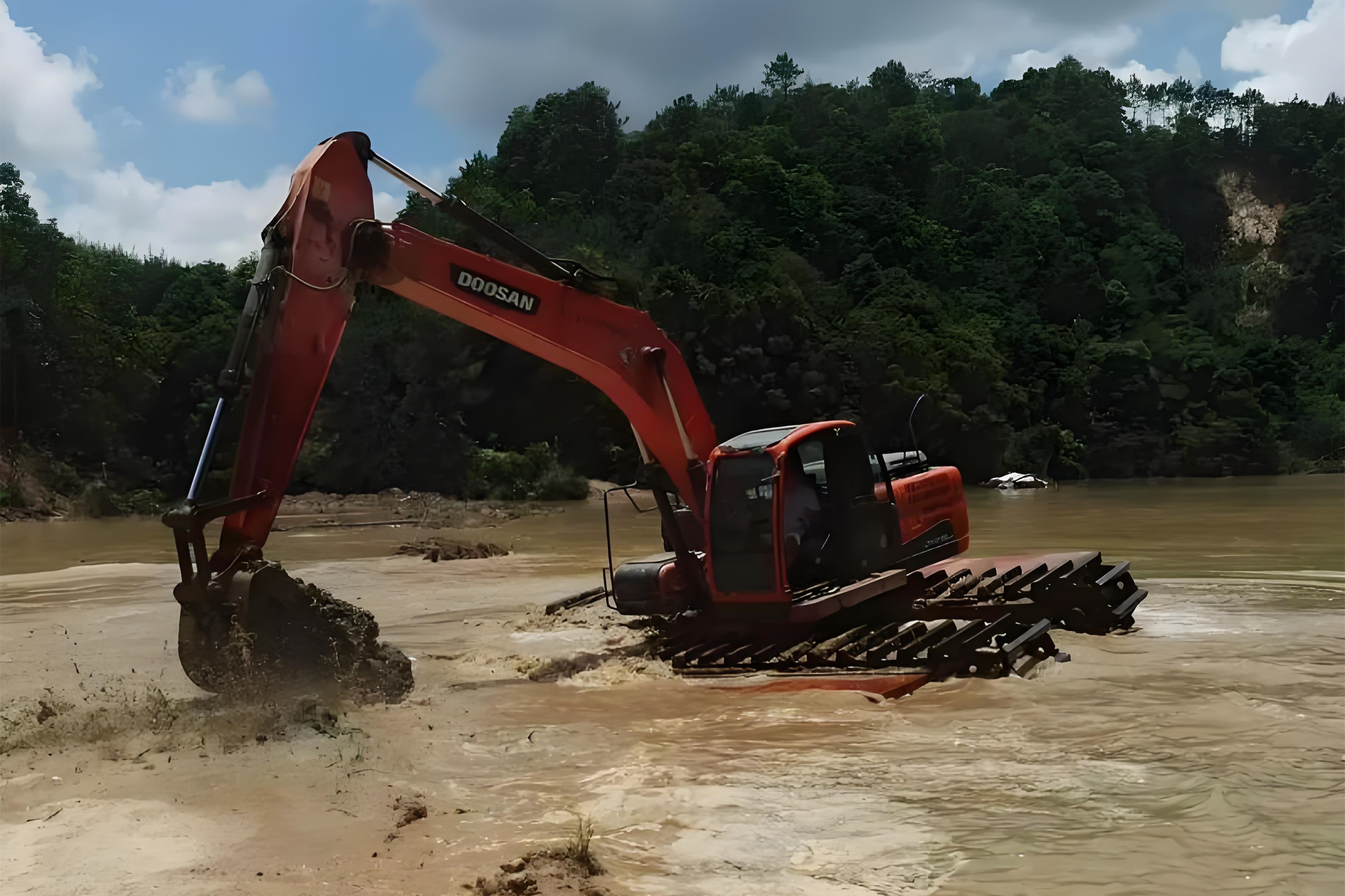 浙江杭州挖機(jī)清淤施工隊(duì)-沼澤地清淤需要先排水嗎？